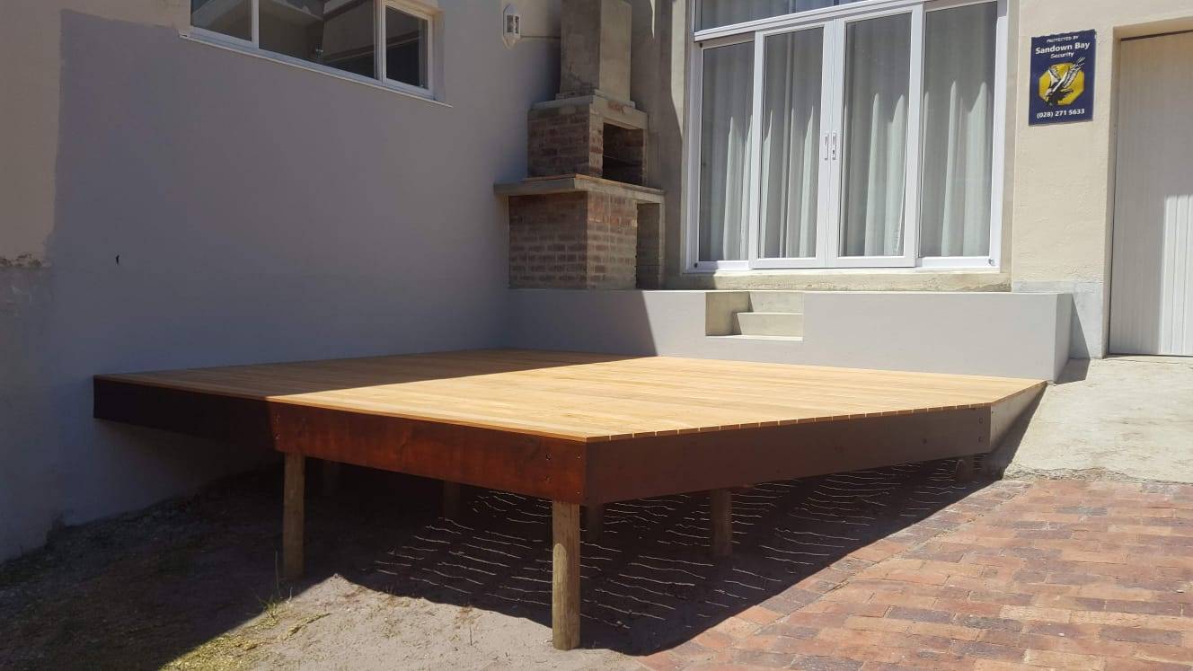 Finished deck with cor-ten steel edge