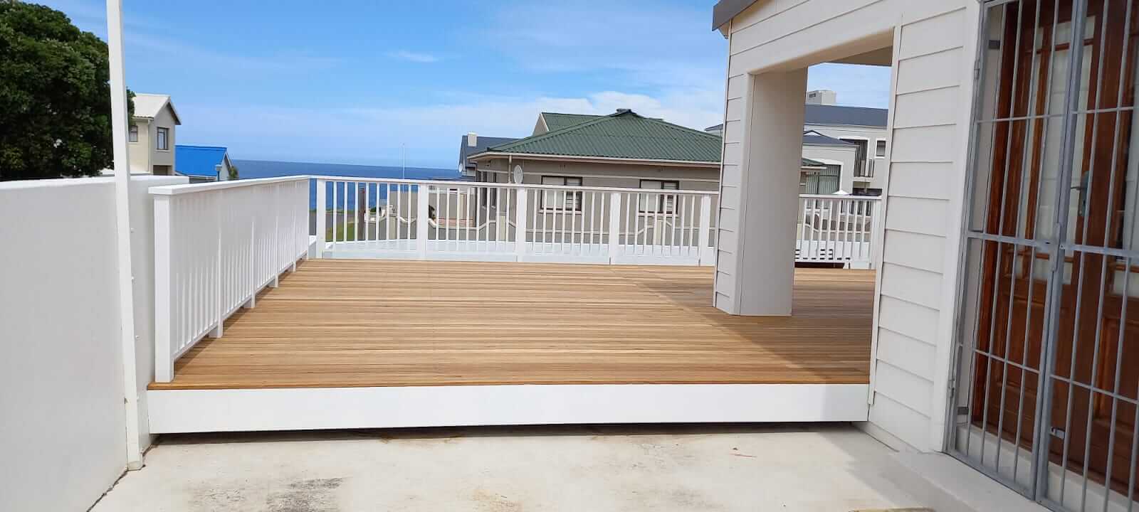 Rooftop ocean walkway