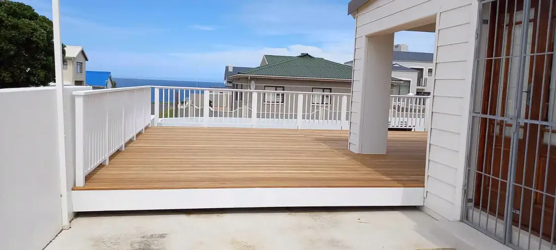 Rooftop ocean walkway
