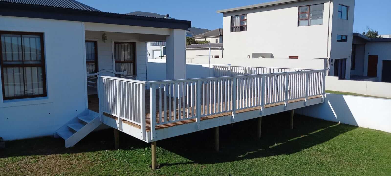 Elevated balustrade deck