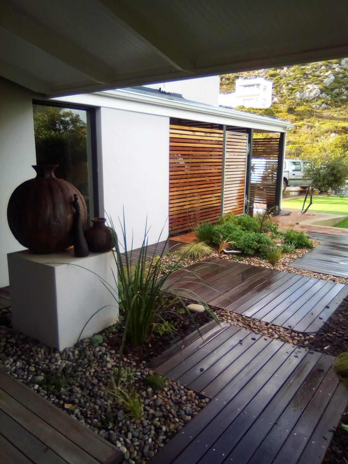 Modern deck with screening