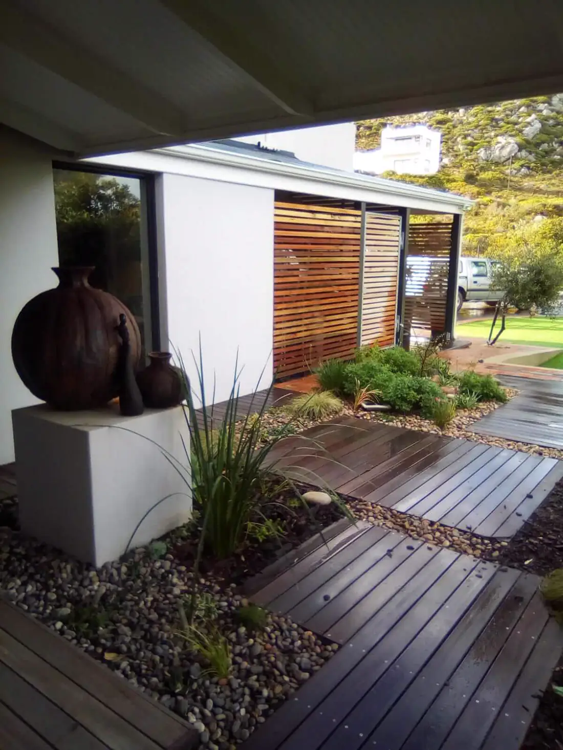 Modern deck with screening