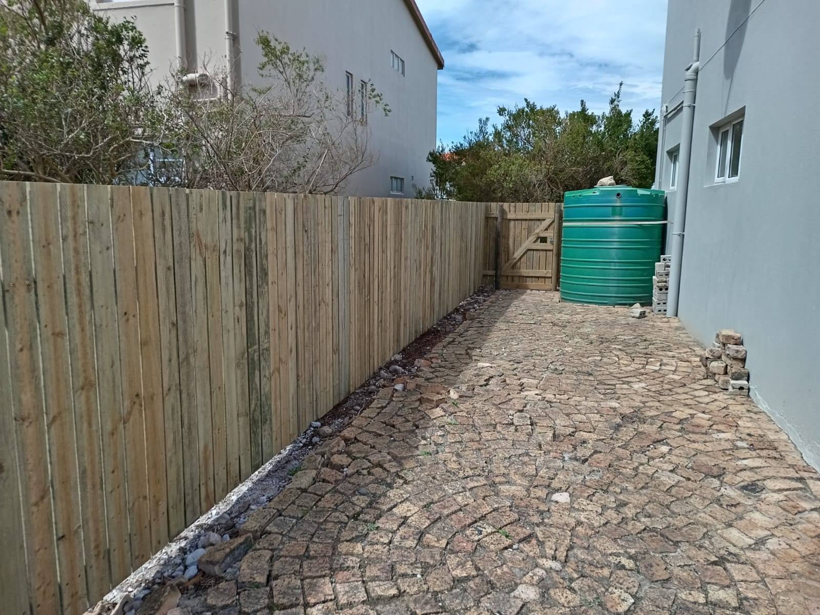 Dropper fence & gate