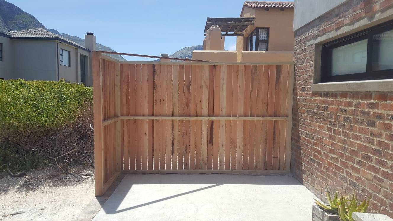 Fenced enclosure corner