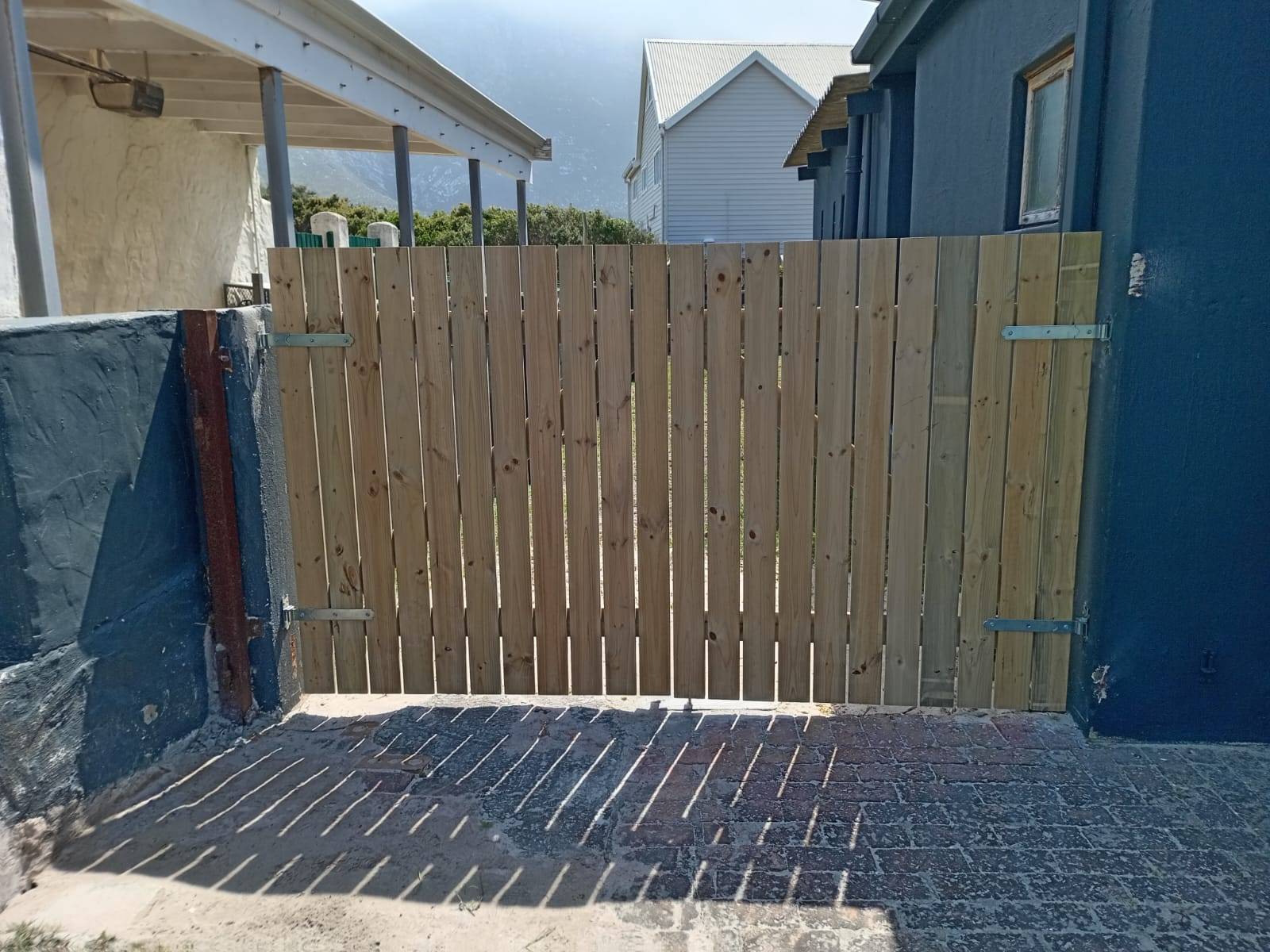 Dropper fence, coastal view
