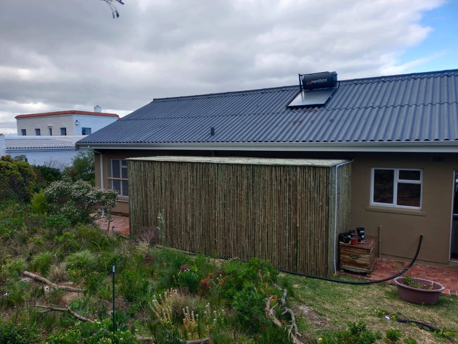 Dropper & thatch enclosure