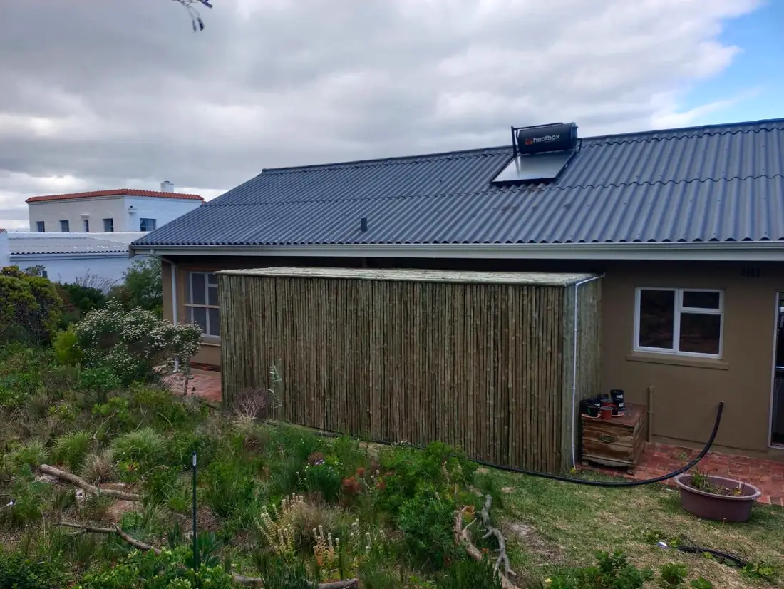 Dropper & thatch enclosure