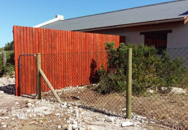 Fence & chain-link gate