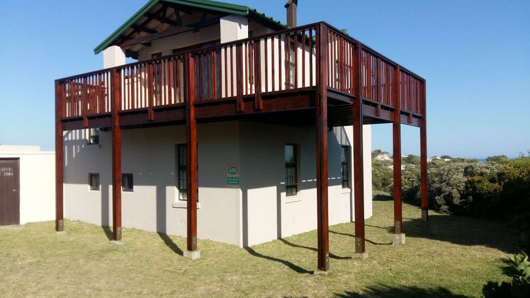 Dark-stained cantilevered deck