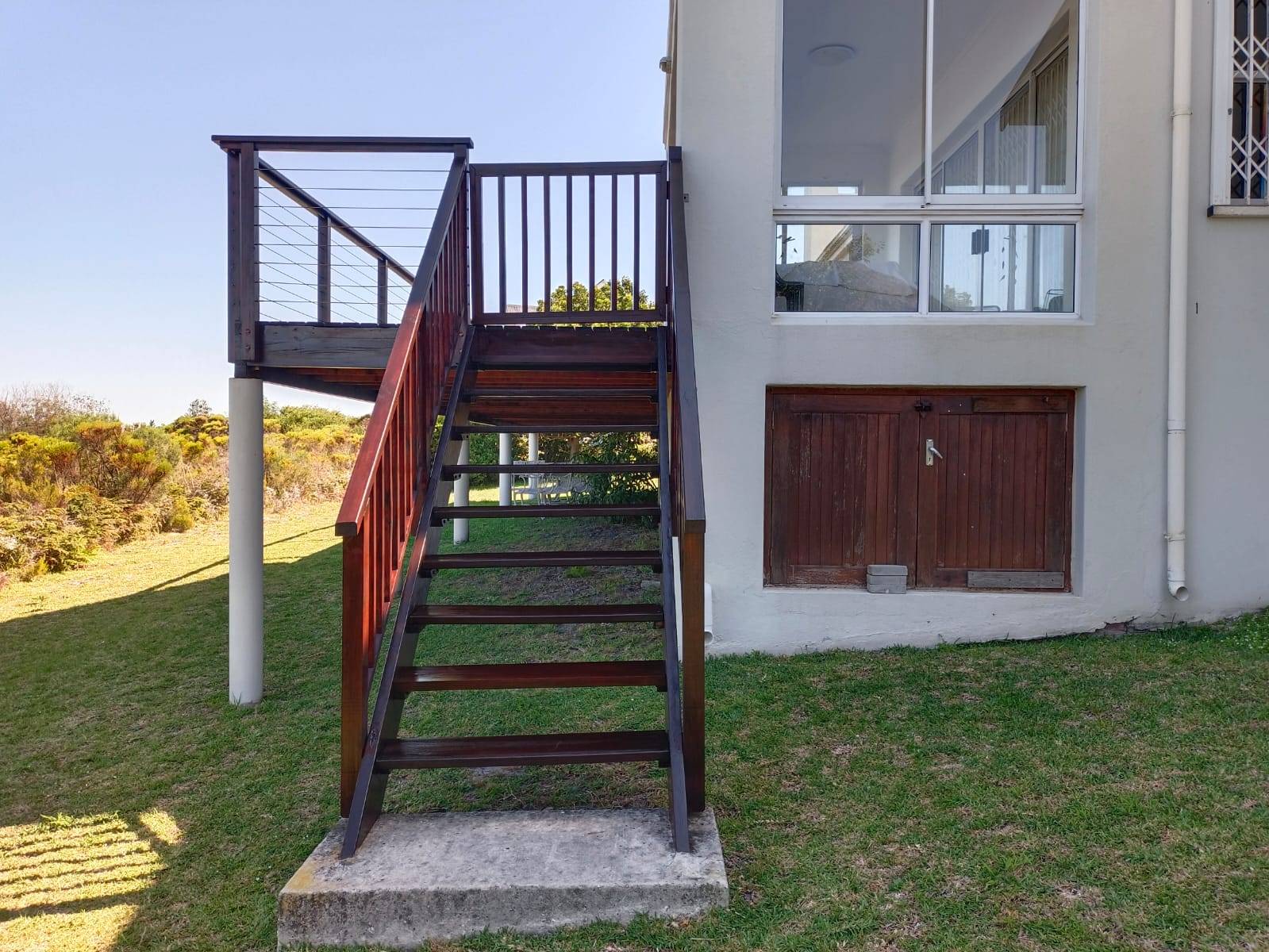 Cable-rail staircase
