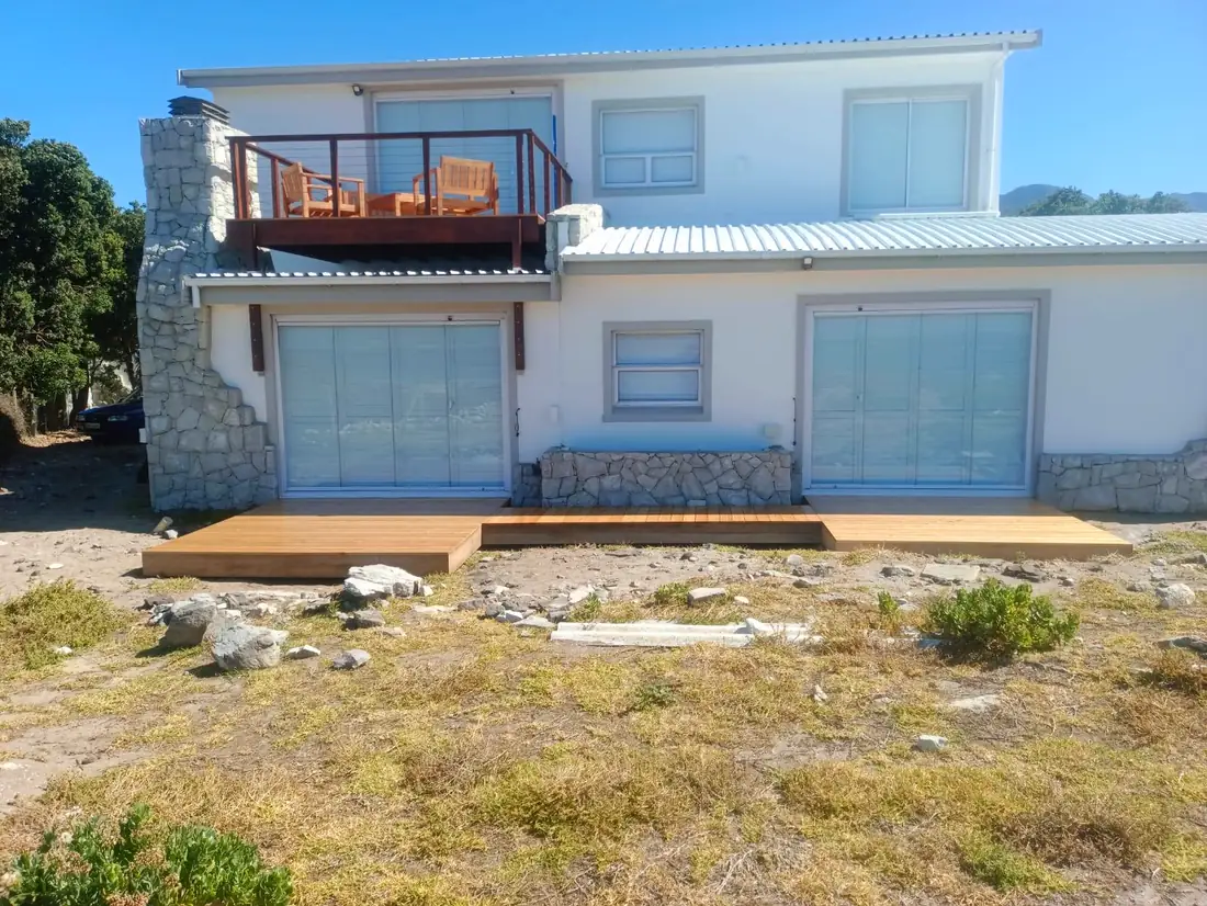 Two-story balcony deck