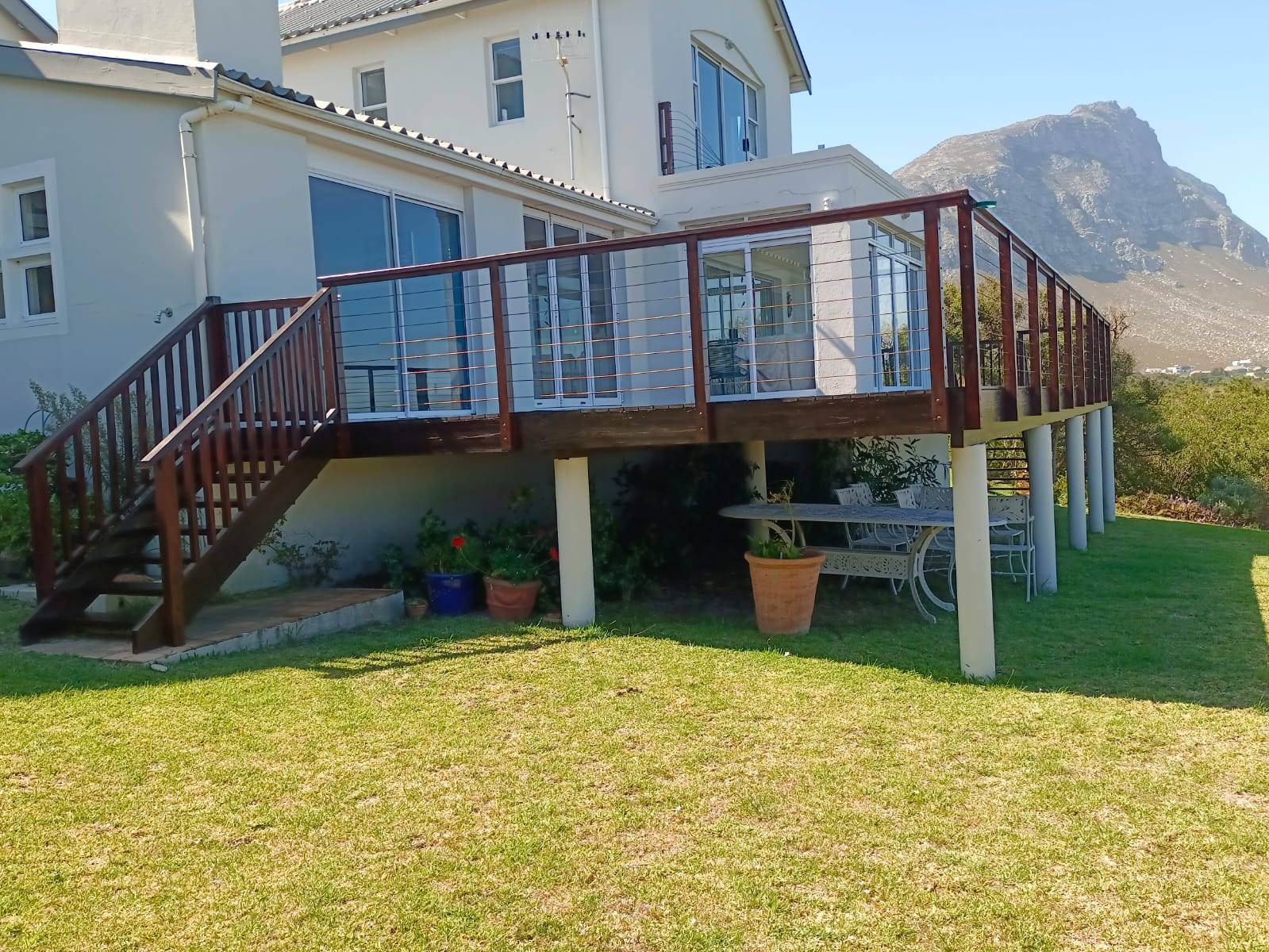Cable-rail deck and stairs