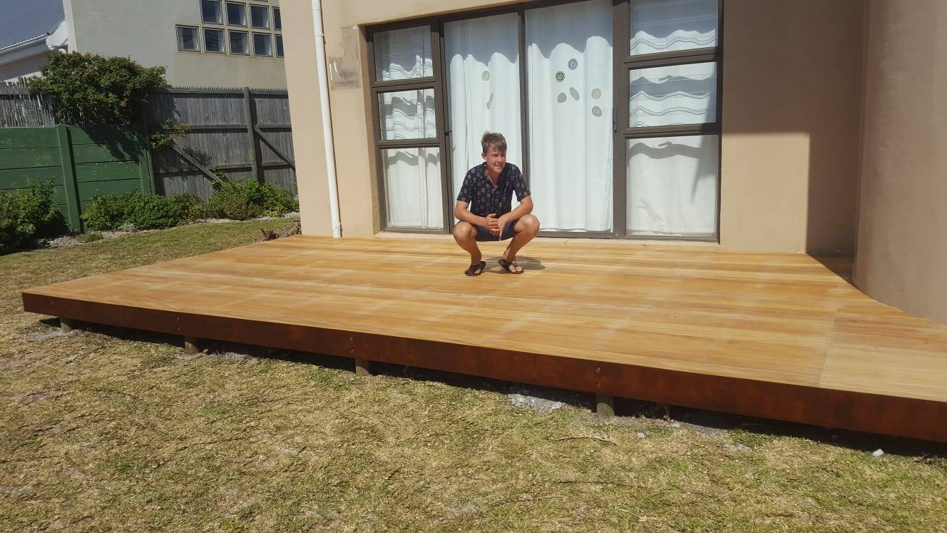 Elevated balcony on stilts
