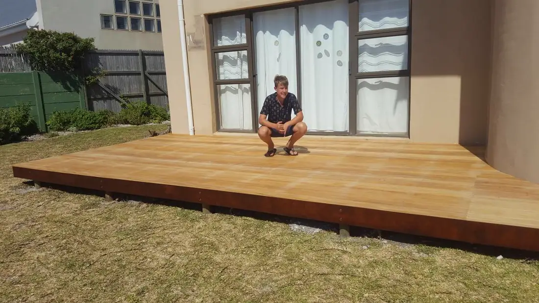 Elevated balcony on stilts